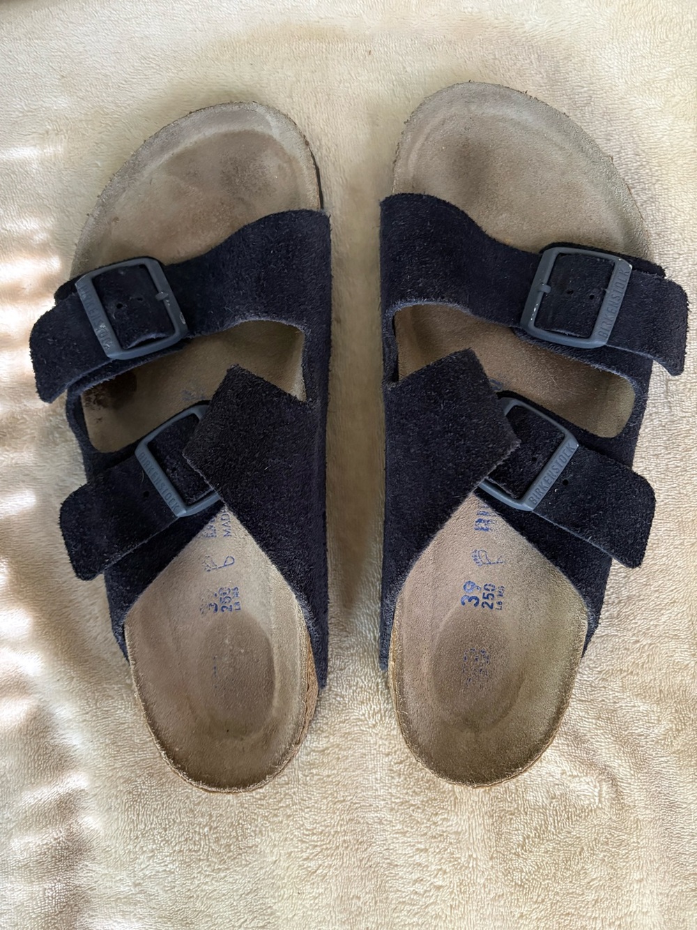Birkenstock Arizona Black Suede Leather soft footbed sandals🔥. Size 39 wide